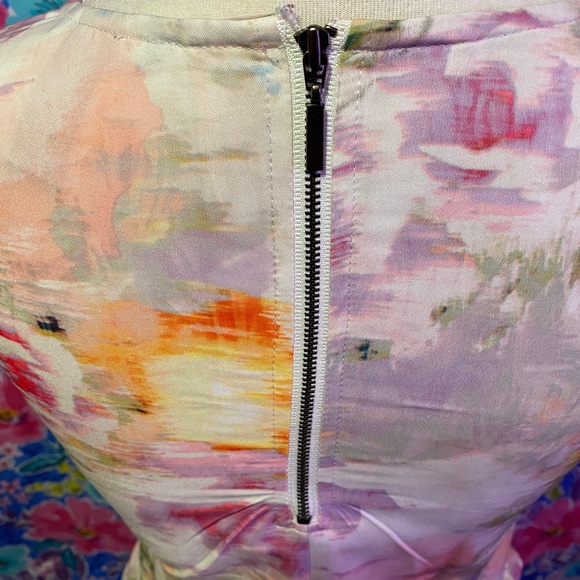 💕3 for $20💕 Floral Blouse with waist ruffle - Picture 6 of 7